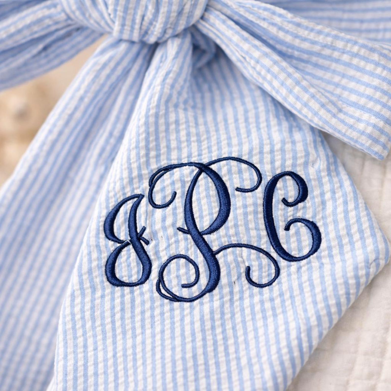Personalized Embroidered Newborn Bow Sash, Bow Swaddle Girl, Custom Monogrammed Seersucker Bow, Sash For Baby Pictures, Birth Announcement #N1
